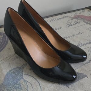 Elegant Black Wedge Pumps